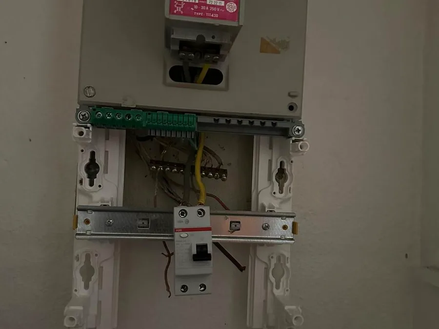 Mise aux normes par un électricien à Paris